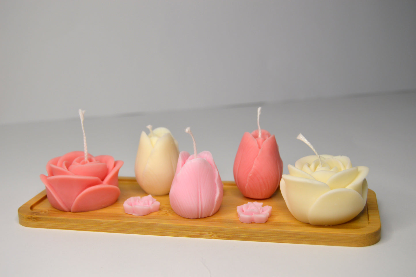 Grădină Pastel – Set decorativ floral cu lumânări