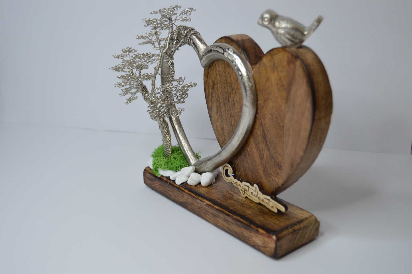 Copacul Iubirii – Împletire de suflet și simbol