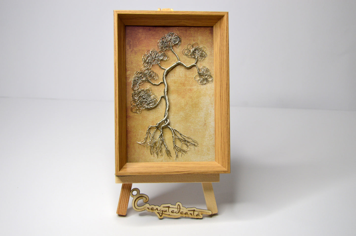 Arborele Ancestral – Eleganță în Sârmă și Lemn